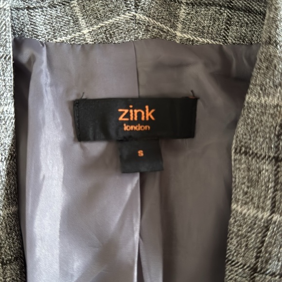 Stylish Business Casual Blazer - Size Small - Picture 3 of 4